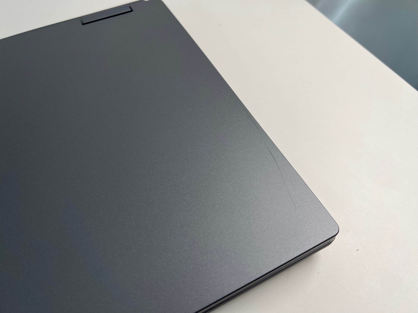 Prenosnik Lenovo LOQ 17IRX10 / i7 / RAM 32 GB / SSD Disk / 17,3″ FHD